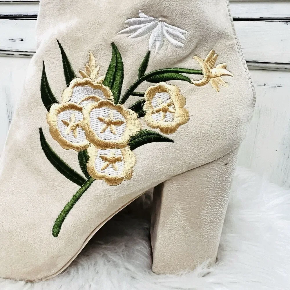Cape Robbin Cream White Floral Embroidered Heeled Soft Suede Boots Size … - Picture 3 of 7